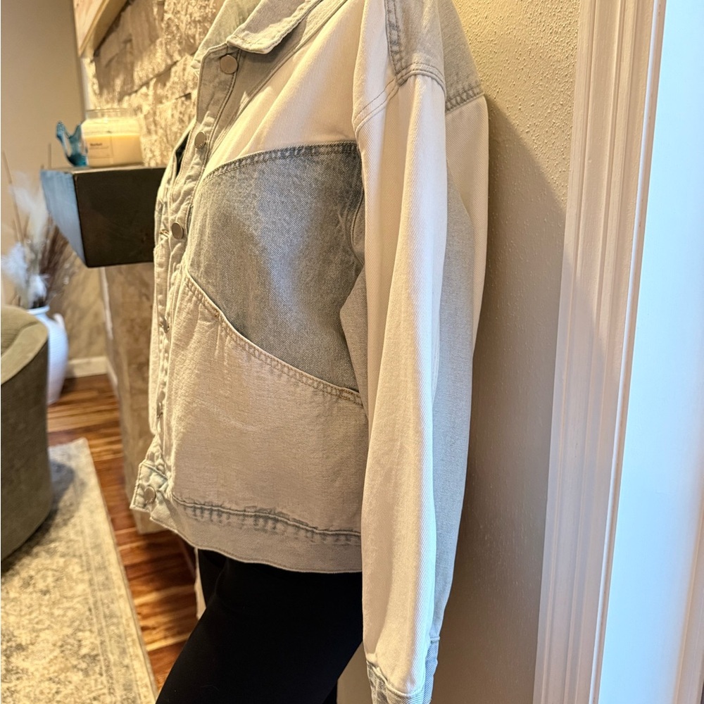 Elan Oversized Colorblock Denim Jacket Light Wash Large - Picture 3 of 8